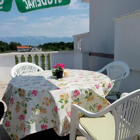 Appartamento Apartmanpetarvir Vir
