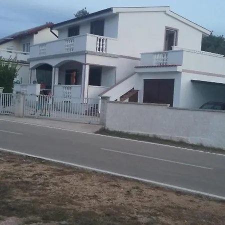 Apartmanpetarvir Vir
