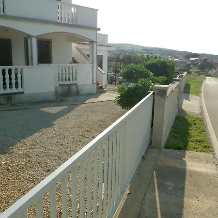 Apartment Apartmanpetarvir Vir